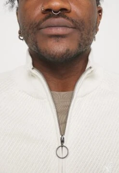 Pier One Vest - Off White 19 Pier One Vest - Off White -Pier One 4ec364bc28aa4ee59f70e4c7a176fe21