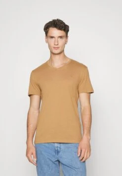 Pier One V Neck Bird Tonal 3 Pack - T-Shirt Basic - Light Brown/White/Dark Blue 16 Pier One V Neck Bird Tonal 3 Pack - T-Shirt Basic - Light Brown/White/Dark Blue -Pier One 6cb58bfc668145ef8b56c752a3c3901c