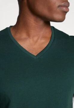 Pier One 3 Pack- T-Shirt Basic - Black, Grey, Green -Pier One 75d8e7abd9c649fe8ff382e42bf08591