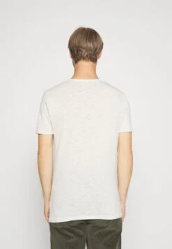Pier One T-Shirt Basic - Off-White 9 Pier One T-Shirt Basic - Off-White -Pier One 93fe281cdfcb4863857b57bc7b30c1fd