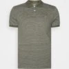 Pier One Poloshirt - Olive 2 Pier One Poloshirt - Olive -Pier One f21c0b2b47da44f6a6e3b68e1a627032
